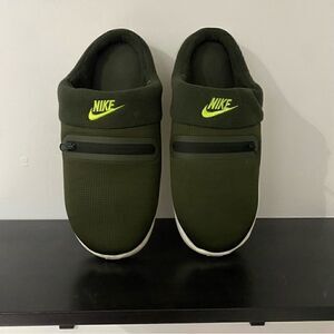 Nike Burrow Cushioned‎ Slippers – Men’s Green Cozy Lounge House Shoes